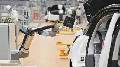 一汽紅旗繁榮工廠 搶占新能源汽車行業(yè)制高點(diǎn),爭(zhēng)當(dāng)紅旗高品質(zhì)產(chǎn)品智造者